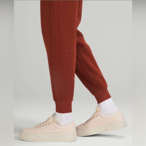 Lululemon Scuba High-Rise Jogger - Picture 12 of 13